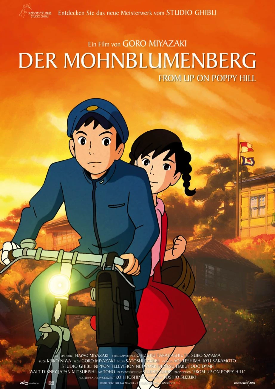 das Poster des Studio Ghibli Films Der Mohnblumenberg. Man sieht einen Jungen und ein Mädchen auf einem Fahrrad